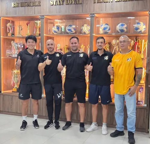 ▲柏文西班牙籍技術總監Ramon（中）居中牽線，促成企業與莫特里爾地方政府接觸，成為西班牙足球基地計畫得以推進的重要橋梁。（圖／柏文健康事業提供）