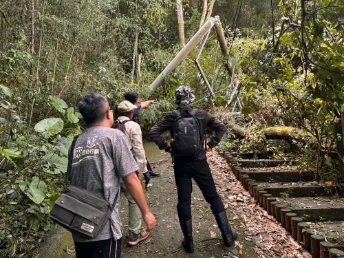 ▲小中嵙登山步道前往觀景台路段電線杆倒塌阻斷通路，請民眾暫勿前往(圖／客委會提供2026.7.15)