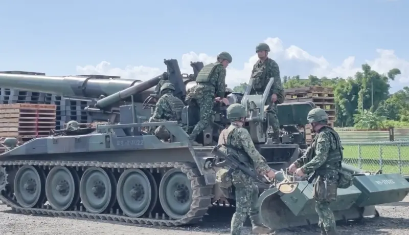    ▲國軍聯合防禦操演第3天，陸軍第六軍團21砲指部M110A2自走砲在桃園戰術位置執行要域火殲。（圖／翻攝畫面）  