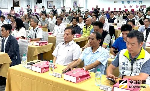 ▲台灣電力公司高雄區營業處舉辦新卸任處長交接儀式，有台電公司人員與會。(圖／記者黃守作攝，2026.07.15)
