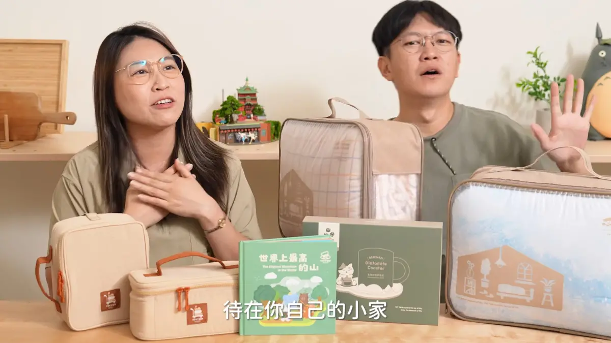 ▲好味小姐（如圖）也有自己的親子裝品牌「小時脆脆」，他們還拍片公開創作靈感與過程，讓粉絲大讚非常用心，喊話二伯、蔡阿嘎多學習。（圖／翻攝自小時脆脆臉書）