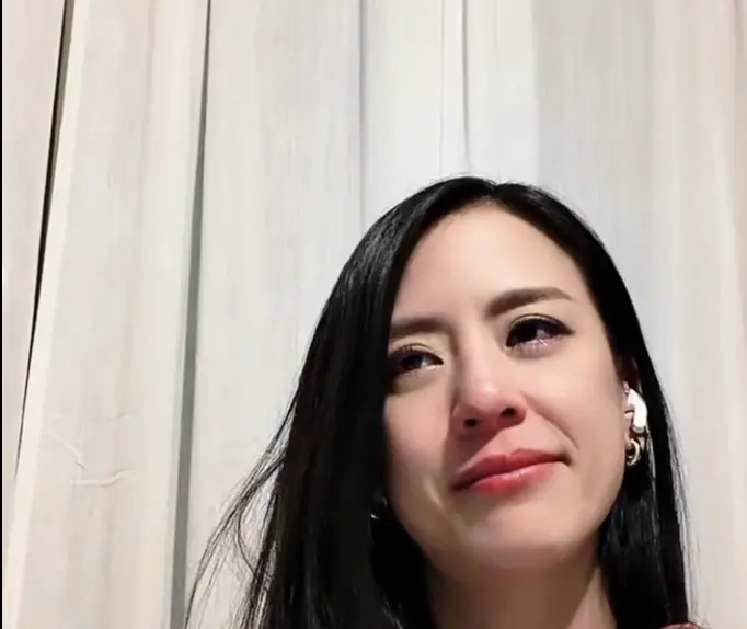 ▲江語晨（如圖）直播被問到跟前夫的官司，忍不住落淚說，「沒什麼好事。」（圖／翻攝自微博@江語晨）