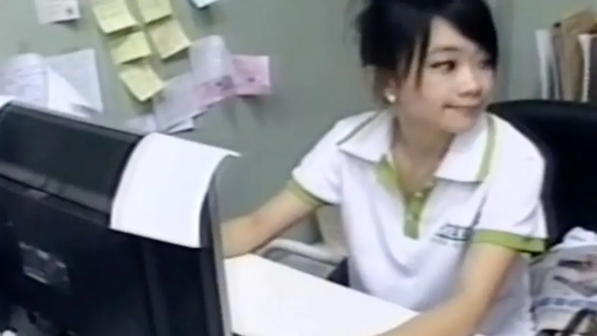 ▲二伯21歲青澀模樣曝光，當年因甜美外型在網路爆紅，也成為競選團隊話題人物。（圖／翻攝自中時新聞網Youtube）
