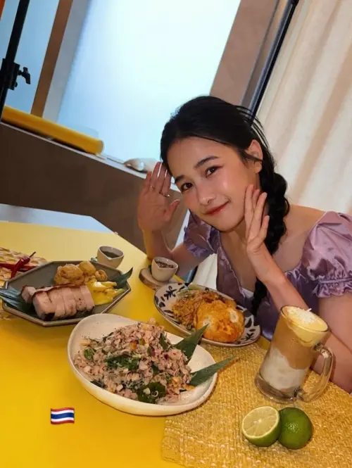 ▲千千的媽媽是泰國人，她也很愛吃泰國料理。（圖／千千進食中臉書）