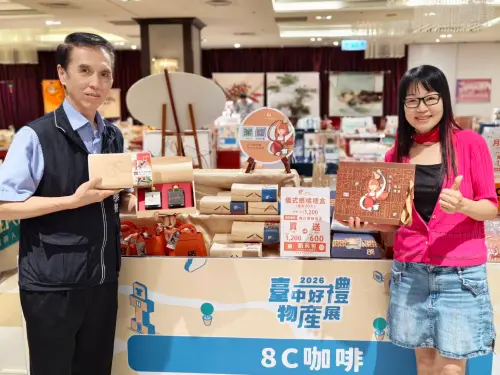 ▲活動推出中秋早鳥優惠、滿額抽獎及手作體驗，吸引民眾駐足選購，（圖／工策會提供）