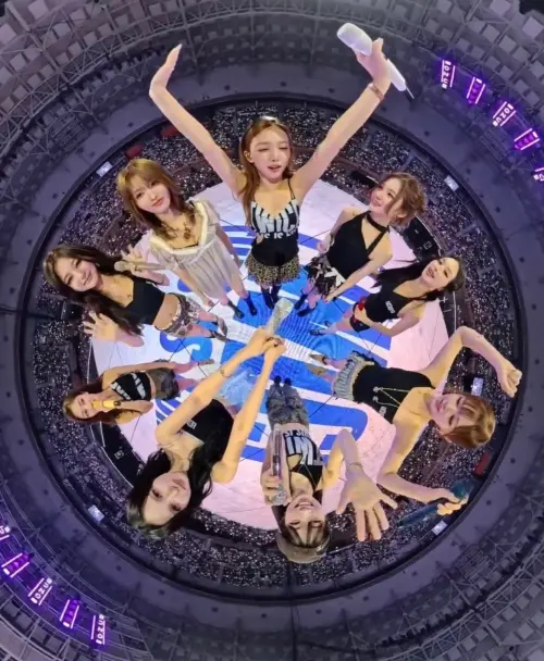 ▲娜璉曬多張TWICE巡演合照，感謝粉絲支持。（圖／翻攝自娜璉IG@nayeonyny）