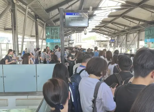 快訊／桃園機場捷運一早列車故障！通勤族被趕下車崩潰：月台擠爆