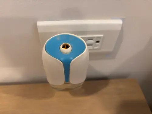 ▲市售液體電蚊香多含有除蟲菊精類成分，人在室內時切勿長時間在密閉空間內開啟。（圖／記者徐銘穗攝）