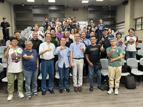 ▲115年無人機足球裁判賽前複訓講習動，與會人員大合照。（圖／嶺東科大提供）