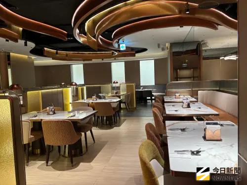 ▲島語台中店總坪數高達500坪，卻承襲品牌一貫的尊榮感，只規劃300個座位，提供更寬敞、更具隱密性的奢華用餐環境。（圖／記者金武鳳攝，2026.7.17)