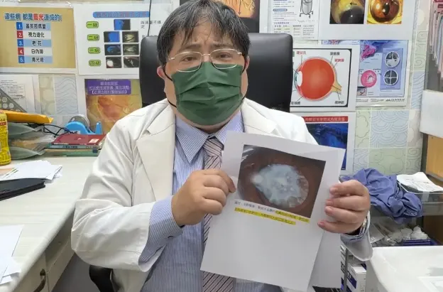 ▲洪啟庭提醒，葡萄膜炎有時不一定能治好，嚴重者可能造成白內障、青光眼或永久失明，提醒夏季高溫除了預防中暑，若眼睛出現充血疼痛、對光敏感、視力變差或飛蚊症，應盡速就醫。（圖／洪啓庭提供）
