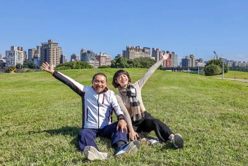 ▲新北市長侯友宜和市議員戴湘儀互動宛如父女。(圖/擷取自戴湘儀臉書)