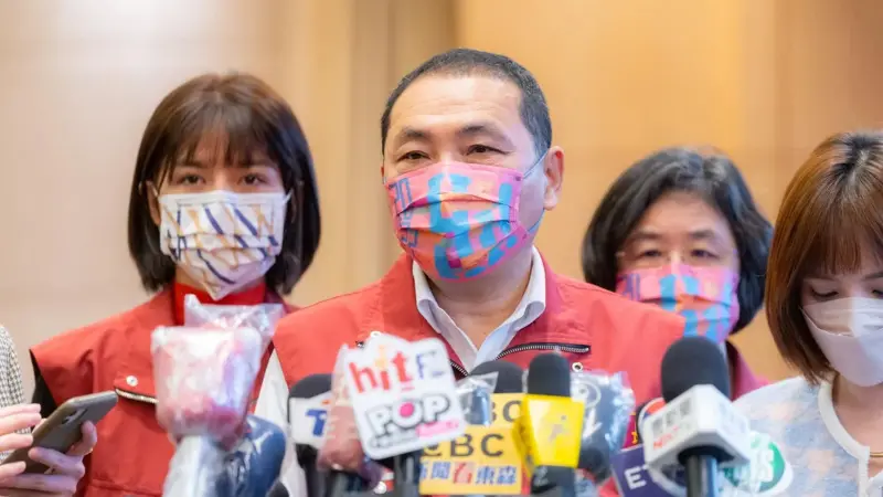    ▲新北市議員因其姣好的面容，且時常站在新北市長侯友宜後面，被媒體喻為「最美背後靈」。（圖／擷取自戴湘儀臉書）  