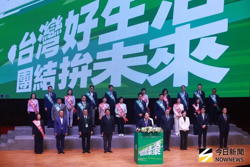    ▲民進黨黨主席賴清德出席民進黨全代會，並在會上授予戰旗給19縣市長參選人。（圖／記者葉政勳攝 ,2026.07.19）  