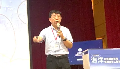 ▲台灣大學副主任楊穎堅說明水下聲學技術。(圖／海洋委員會提供)