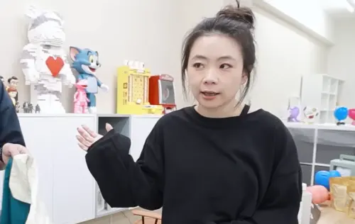 二伯HAHABABY設計部門曝光！沒在畫衣服　專門做3件事網友全看傻
