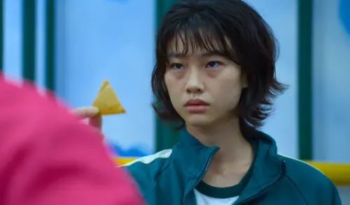 ▲鄭好娟在《魷魚遊戲》中的扮相超憔悴，讓人差點忘記她超模的身分。（圖／Still Watching Netflix YouTube）