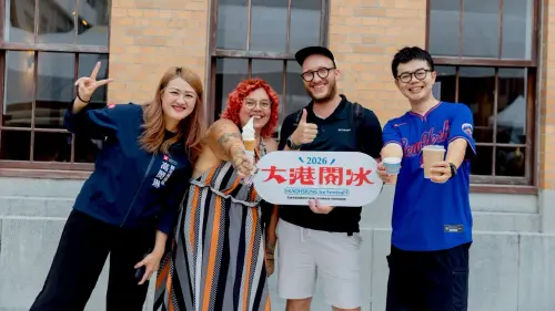 ▲ 「2026大港閱冰」於7月18、19日在鼓山哈瑪星圓滿落幕，配合百年哈瑪星導覽及精彩舞台演出，吸引來自全台及日本、馬來西亞、歐美等海外旅客前來。（圖／高市府觀光局提供）