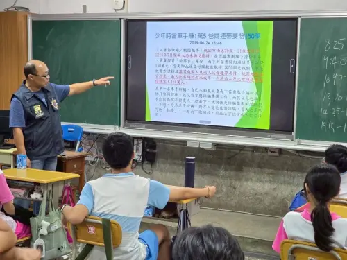 ▲ 高市警局少年警察隊持續深入校園、社區及青少年易聚集場所辦理識詐、反毒及法治教育宣導。（圖／高市警局少年警察隊提供）