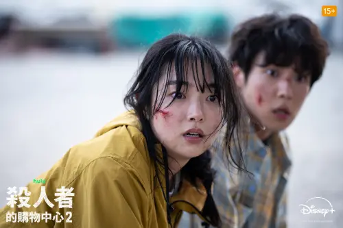 ▲金慧峻與李棟旭分別後，本季被迫長大，成為購物中心代表。（圖／Disney+）