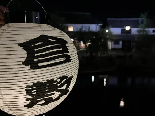 ▲晚上可提燈籠夜遊倉敷。（圖／記者張乃文攝）