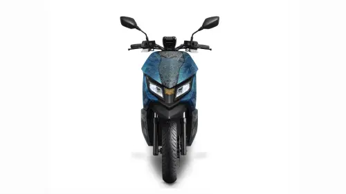 ▲故宮推出3款eMOVING EZ-R百年特仕版機車，設計靈感分別來自「清乾隆洋彩玲瓏轉旋瓶」、「唐懷素自敘帖卷」及「藏文寫本龍藏經秘密部」，每輛售價7萬9900元。（圖／翻攝自故宮精品網路商城npmshops.com/）