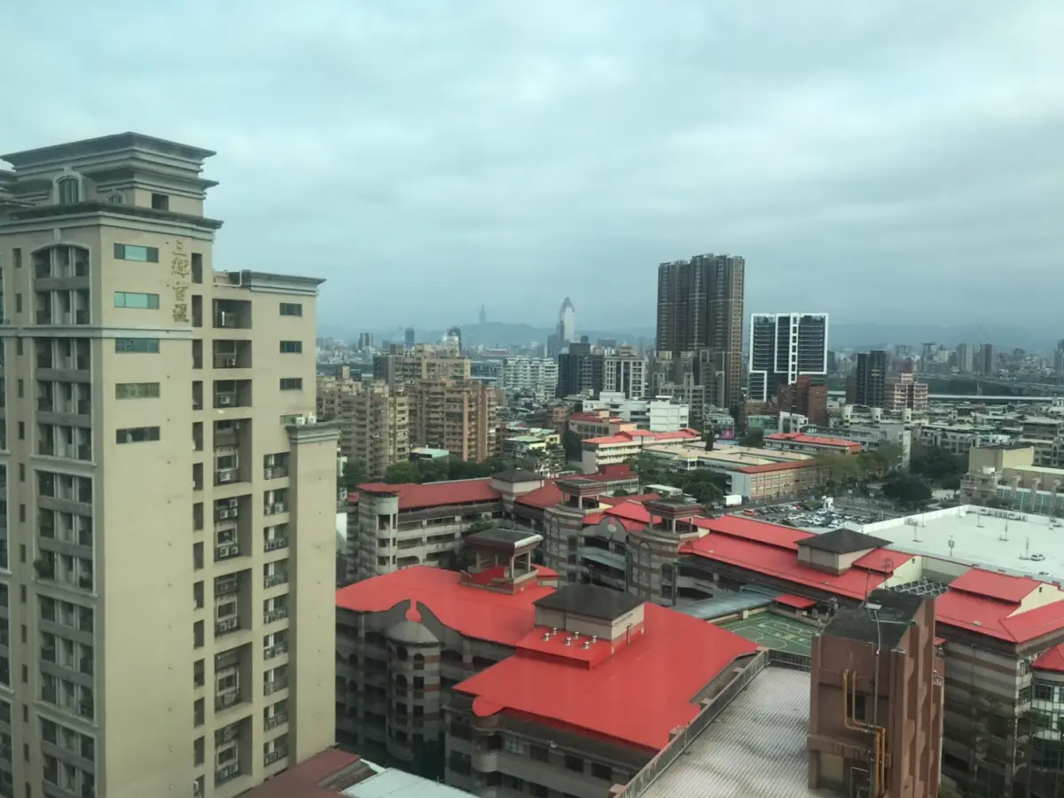 ▲最新公布的《新北市不動產季報》顯示，今年第一季雖逢春節，且房市大環境相對仍清淡，三重區預售屋與二手成屋價格皆微幅上揚。（圖／信義房屋）