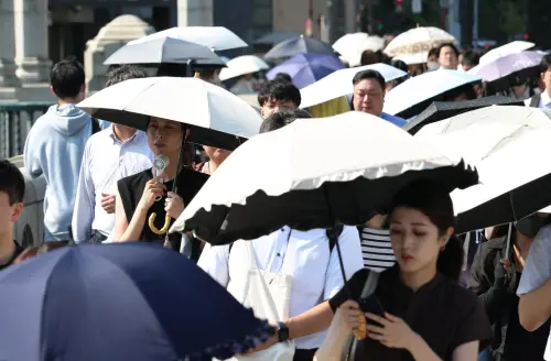 日本現「酷暑日」飆40度破紀錄 推戶外冰箱全民搶當「冰棒人」