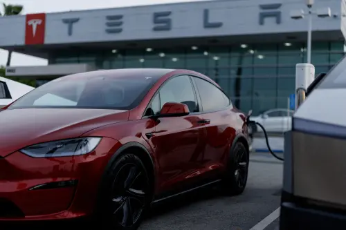 開車也要刷臉！Tesla FSD將導入車內身分驗證　陌生人開車秒被抓