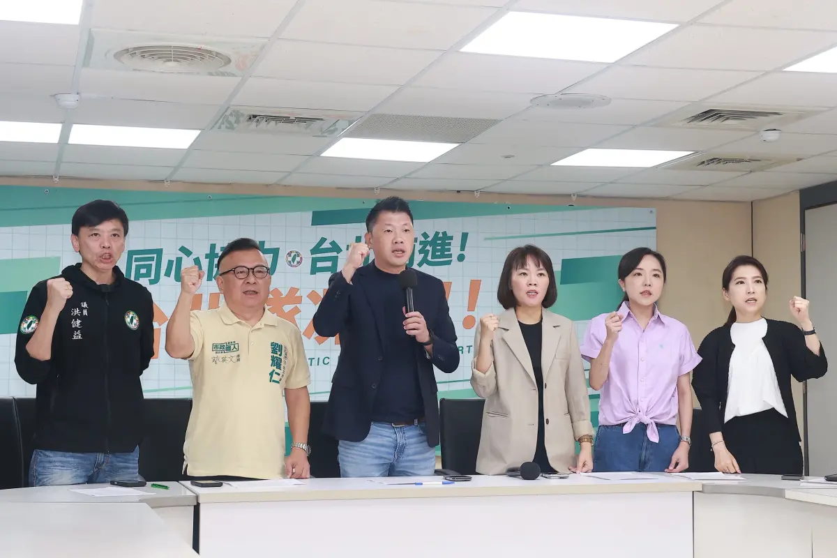 ▲台北市議會民進黨黨團呼籲台北市政府建置「議員索資公開平台」。（圖／記者葉政勳攝，2026.07.22）