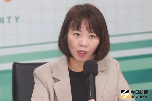 簡舒培惡整公務員？逼3天數完5年影印紙　王鴻薇：哪門子緊急問政