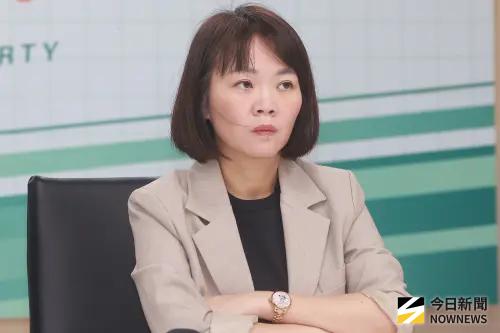 簡舒培惡整公務員？逼3天數完5年影印紙　王鴻薇：哪門子緊急問政
