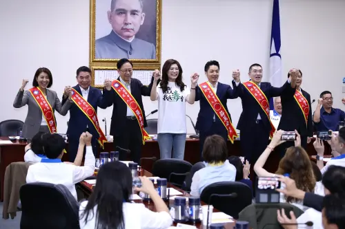 國民黨提名6縣市長連任！鄭麗文親掛彩帶：他們是金字招牌