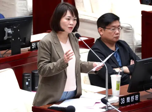 簡舒培「限期3天」巨量索資！媒體人轟過分：公務員不堪狂魔惡整