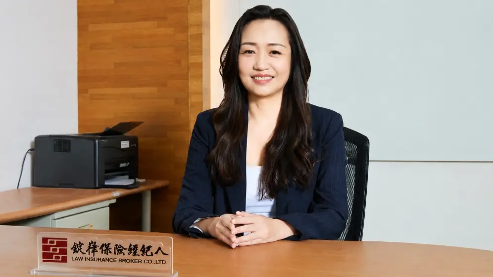 ▲錠嵂保經行政長杜文娣帶領專業後勤團隊協助第一線業務夥伴，成為每位客戶最堅實的保險服務後盾。（圖／翻攝畫面）