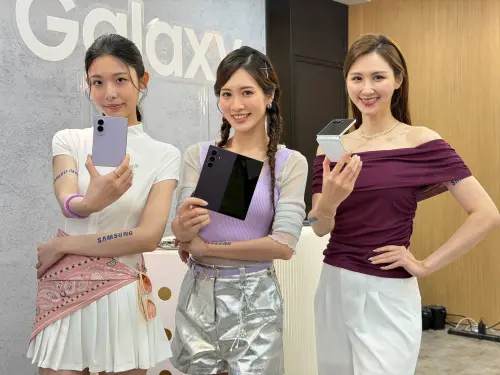 ▲三星Galaxy Unpacked 2026一口氣發表Galaxy Z Fold8、Galaxy Z Fold8 Ultra及Galaxy Z Flip8三款摺疊新機，分別鎖定行動娛樂、商務辦公與社群創作族群。（圖／記者周淑萍攝）