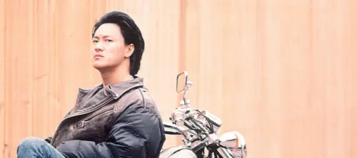 ▲高明駿其招牌沙啞嗓音及陽剛粗曠的大男孩形象深植人心，更受封為「異域男神」。（圖／宇禾數位提供）