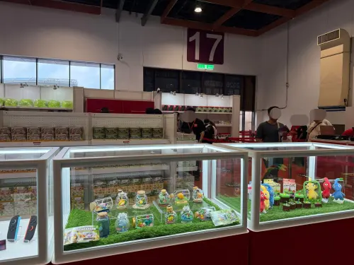 ▲漫博任天堂官方授權商品專賣店有許多皮克敏商品。（圖／記者張家瑋攝）