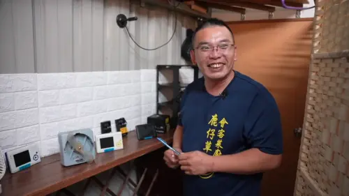 ▲林佳慶會將受刑人出獄後丟棄的物品撿回來修整，以警惕自己別走回頭路。（圖／記者王郁勳攝）