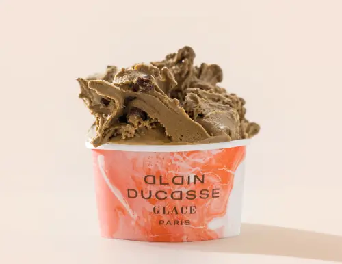 ▲「烏龍茶、榛果」是台灣限定口味（圖／「Alain Ducasse Chocolat & Glace Paris」提供）