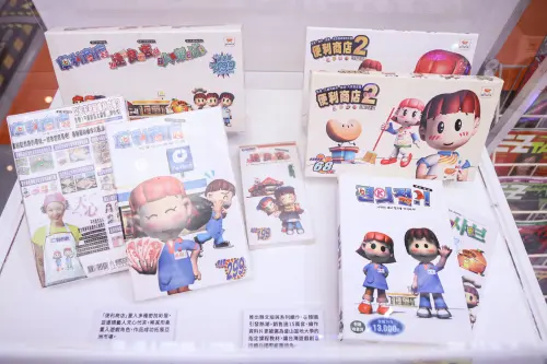 ▲「1999復刻場景」展區中，陳列《便利商店》遊戲片、懷舊雜誌、書報和各種二創作品。（圖／記者朱永強攝）