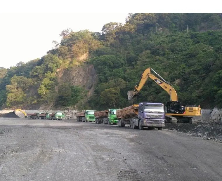 ▲台灣地形陡峻、地質脆弱，颱風豪雨期間集水區易挾帶大量泥砂進入水庫，造成淤積並影響蓄水容量及供水穩定。（圖／水利署提供）