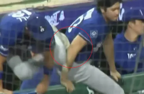 影／大谷翔平手肘被隊友釘鞋誤傷！痛到慘叫離場　佐佐木朗希嚇到