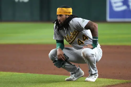 MLB驚悚重傷！運動家23歲新秀下體挨球吻　「睪丸破裂」竟還敲安