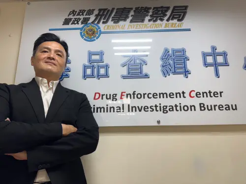 ▲NOWNEWS專訪刑事局偵查第三大隊副大隊長兼毒品查緝中心執行秘書鄭偉豪，談針對第一線警查緝依托咪酯的困境。（圖／記者陳偉周攝）