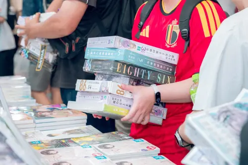 ▲不少粉絲鎖定限量商品搶購。（圖／台灣角川提供）
