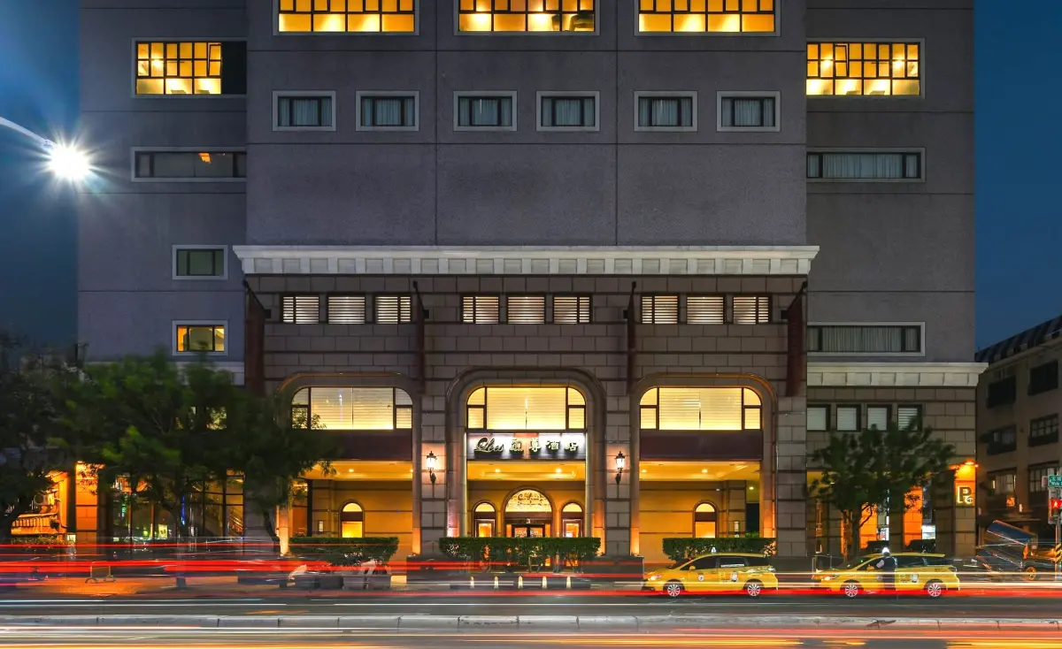 ▲高雄老字號麗尊酒店宣告將於8月底熄燈，8月24日開始終止住宿、餐飲服務。此為近年內第四家歇業的高雄五星級飯店。（圖／翻攝麗尊酒店臉書）
