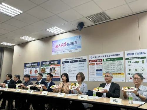 ▲台灣毒物學學會、台灣營養學會、中華民國營養師公會全國聯合會召開記者會表示，對於此次油品事件，盼傳遞正確風險認知給民眾。（圖／記者張乃文攝）