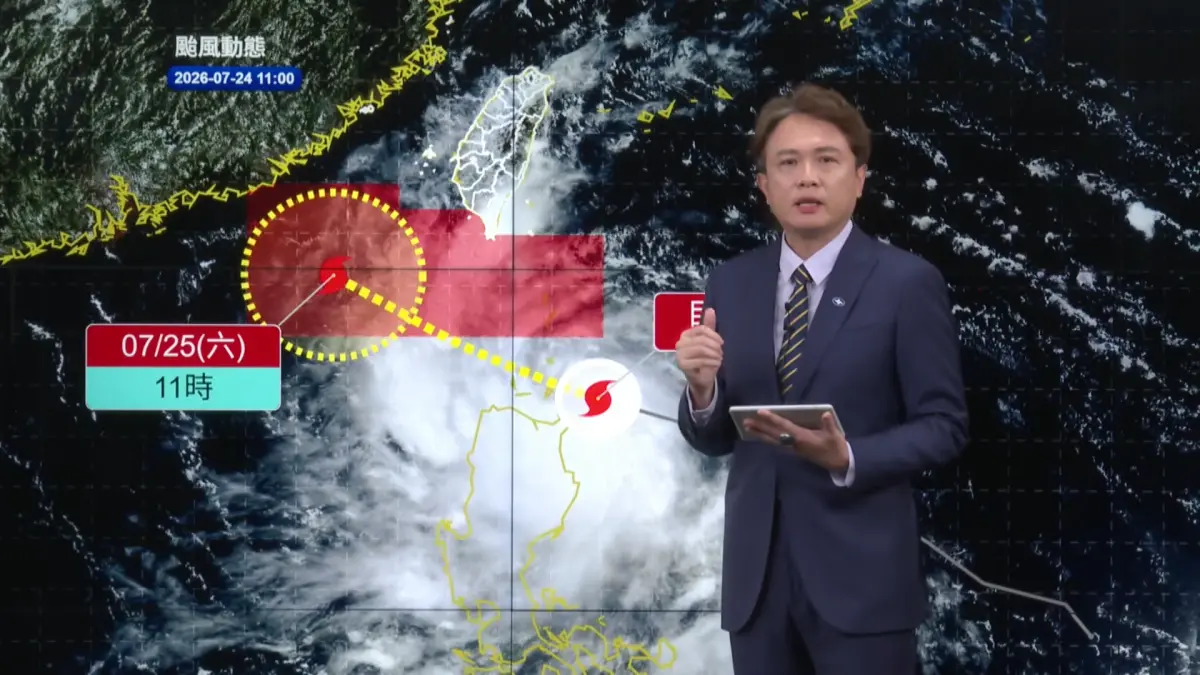 ▲中央氣象署預報中心科長林秉煜表示，紅霞颱風持續朝西北西方向移動，暴風圈逐漸進入巴士海峽，預計今晚至明（25）日對台灣風雨及海象影響最明顯。（圖／中央氣象署cwa.gov.tw）