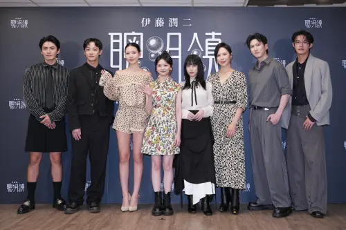 ▲左起宋柏緯、劉修甫、許曦文（Elly）、陳姸霏、鄭煒齡、天心、孫沁岳、余杰恩等人出席影集《聰明鎮》記者會。（圖／記者嚴俊強攝影）